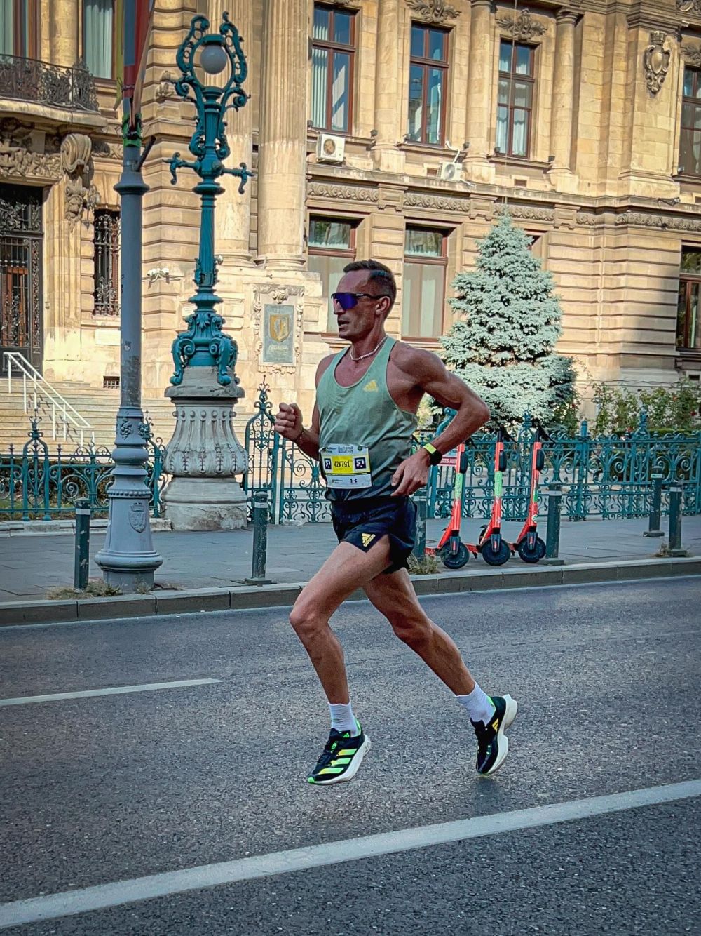 Campionul României la maraton, lăsat fără bani: încadrat la salariul minim, a ajuns neplătit de două luni_12
