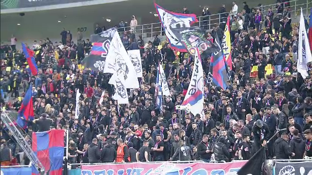 Fanii lui FCSB s-au săturat! Plecări în masă de la stadion, huiduieli și steaguri strânse de pe gard: "Rușine să vă fie!"_8