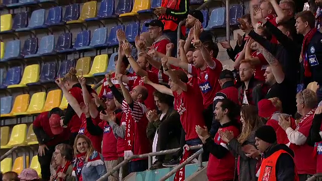 Fanii lui FCSB s-au săturat! Plecări în masă de la stadion, huiduieli și steaguri strânse de pe gard: "Rușine să vă fie!"_10