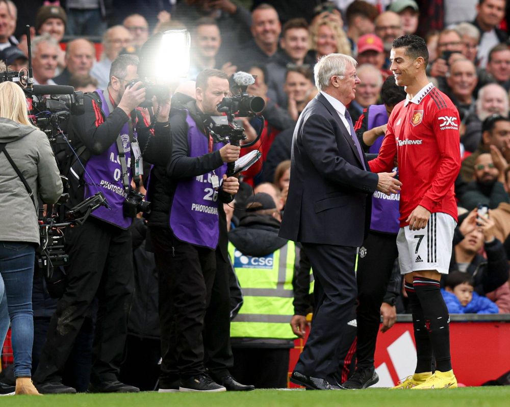 Sir Alex Ferguson, din nou pe gazonul de pe Old Trafford! Revedere emoționantă cu Cristiano Ronaldo_2