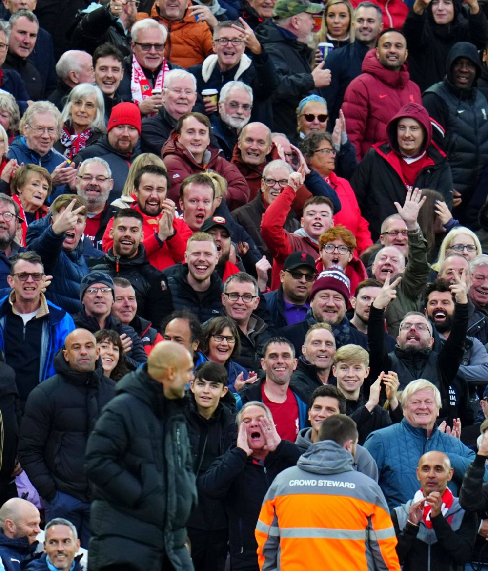 Pep Guardiola, criză de nervi după golul anulat lui Manchester City! Antrenorul a început să-i provoace pe fanii lui Liverpool_4