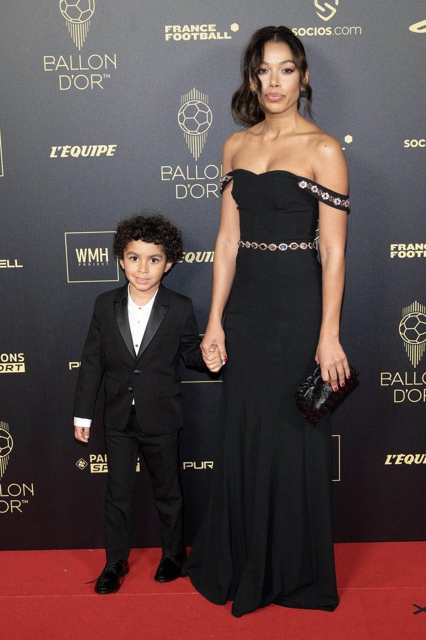 Cu actuala și fosta parteneră la gală! Benzema a fost susținut atât de mama copilului său, cât și de noua iubită: imagini memorabile_7