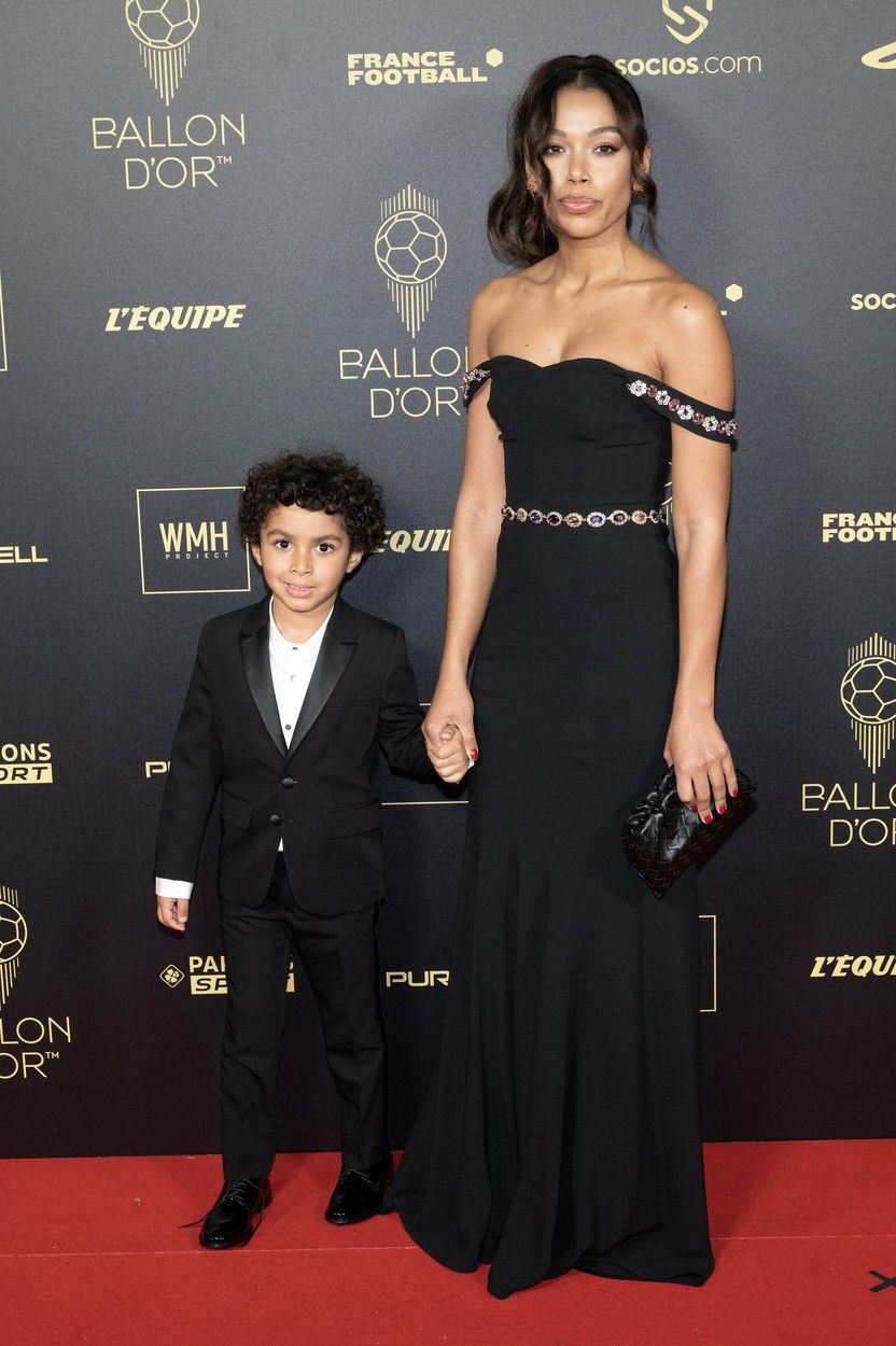 Cu actuala și fosta parteneră la gală! Benzema a fost susținut atât de mama copilului său, cât și de noua iubită: imagini memorabile_9