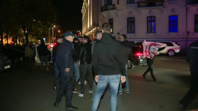 "UEFA și FRF, aceeași mizerie!". Protest la București, chiar sub privirile lui Giorgio Marchetti_3
