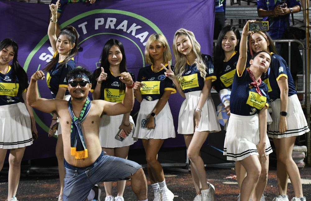 Șmecher printre majorete! Cum a înscris un atacant român în campionatul din Thailanda_7