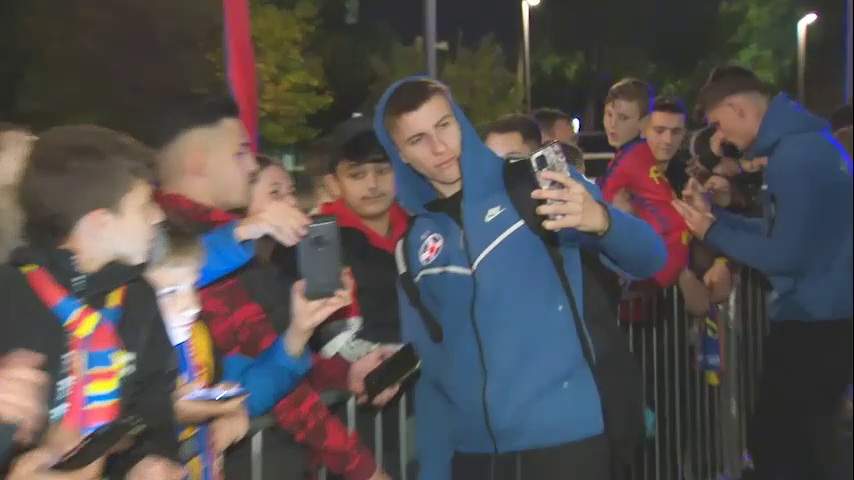 Reportaj inedit după meciul lui FCSB: "Tavi, tu ai uitat fotbalul, mă?". O fană a venit din Bulgaria pentru a-l vedea pe Keșeru_13
