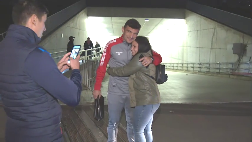 Reportaj inedit după meciul lui FCSB: "Tavi, tu ai uitat fotbalul, mă?". O fană a venit din Bulgaria pentru a-l vedea pe Keșeru_4
