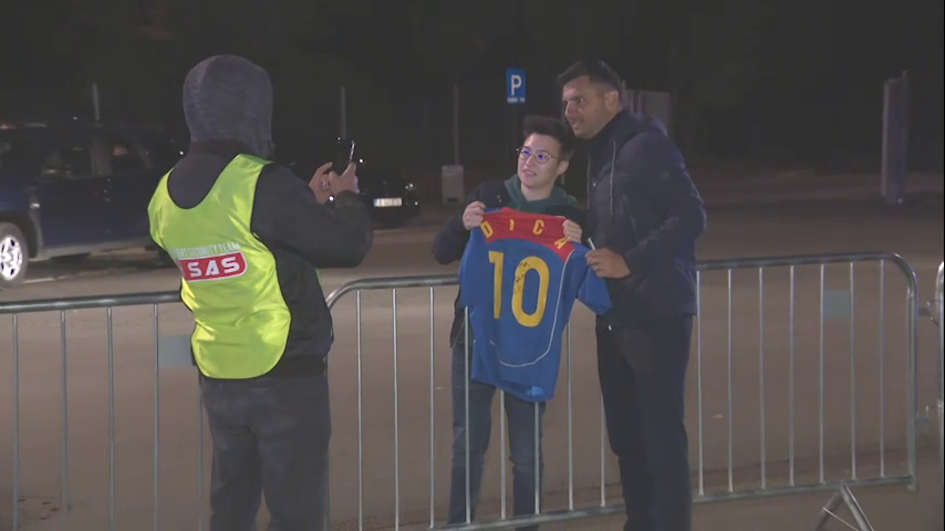 Reportaj inedit după meciul lui FCSB: "Tavi, tu ai uitat fotbalul, mă?". O fană a venit din Bulgaria pentru a-l vedea pe Keșeru_5