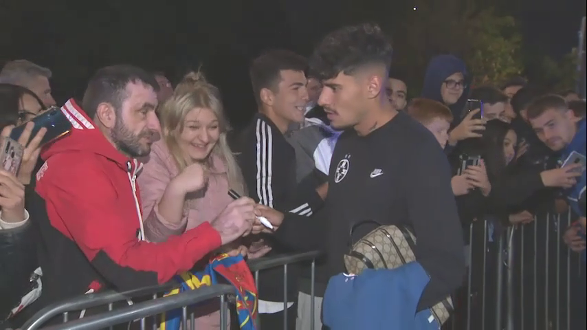 Reportaj inedit după meciul lui FCSB: "Tavi, tu ai uitat fotbalul, mă?". O fană a venit din Bulgaria pentru a-l vedea pe Keșeru_9