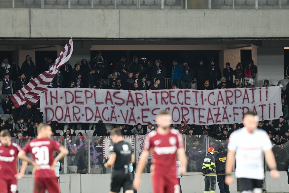 Războiul bannerelor la derby-ul U Cluj - CFR: "Campioana nu umple sectorul, ce jenant / Peluza $epcile Ro$ii"_11