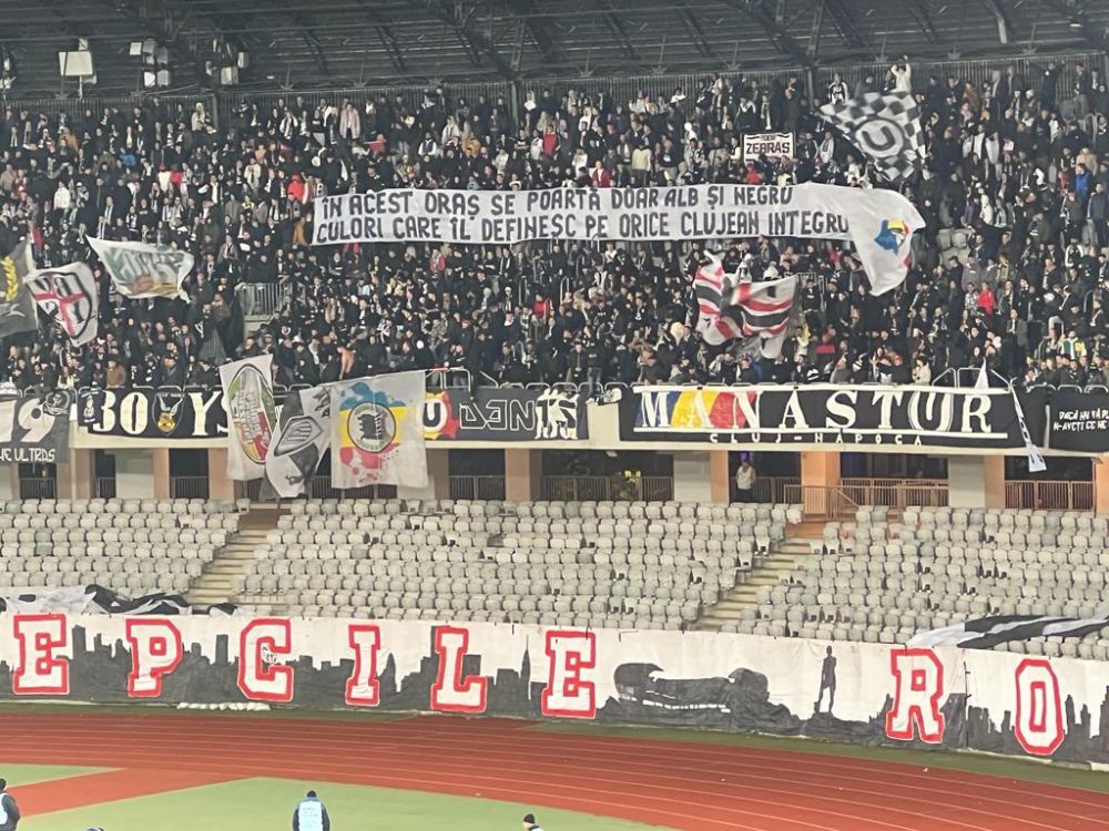 Războiul bannerelor la derby-ul U Cluj - CFR: "Campioana nu umple sectorul, ce jenant / Peluza $epcile Ro$ii"_19