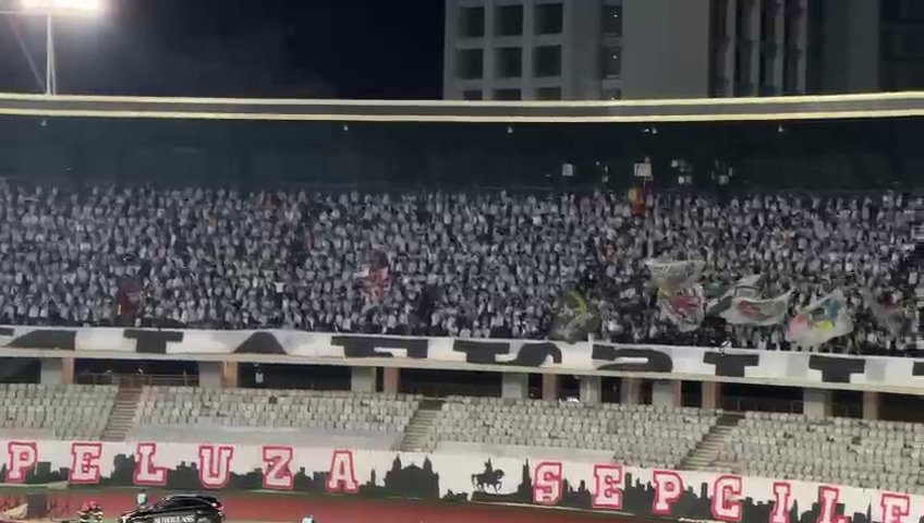 Războiul bannerelor la derby-ul U Cluj - CFR: "Campioana nu umple sectorul, ce jenant / Peluza $epcile Ro$ii"_18