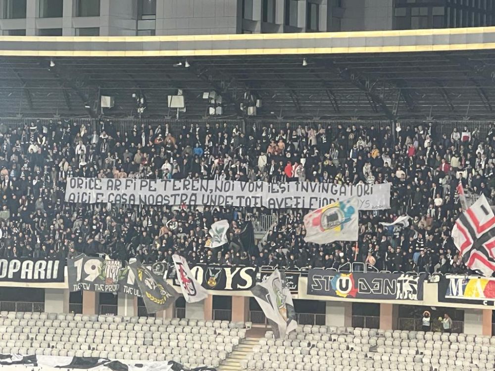 Războiul bannerelor la derby-ul U Cluj - CFR: "Campioana nu umple sectorul, ce jenant / Peluza $epcile Ro$ii"_7