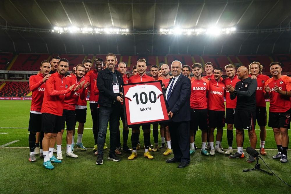 Alexandru Maxim a ajuns la 100 de meciuri pentru Gaziantep. Cum a fost marcat momentul înaintea partidei din Cupă_7