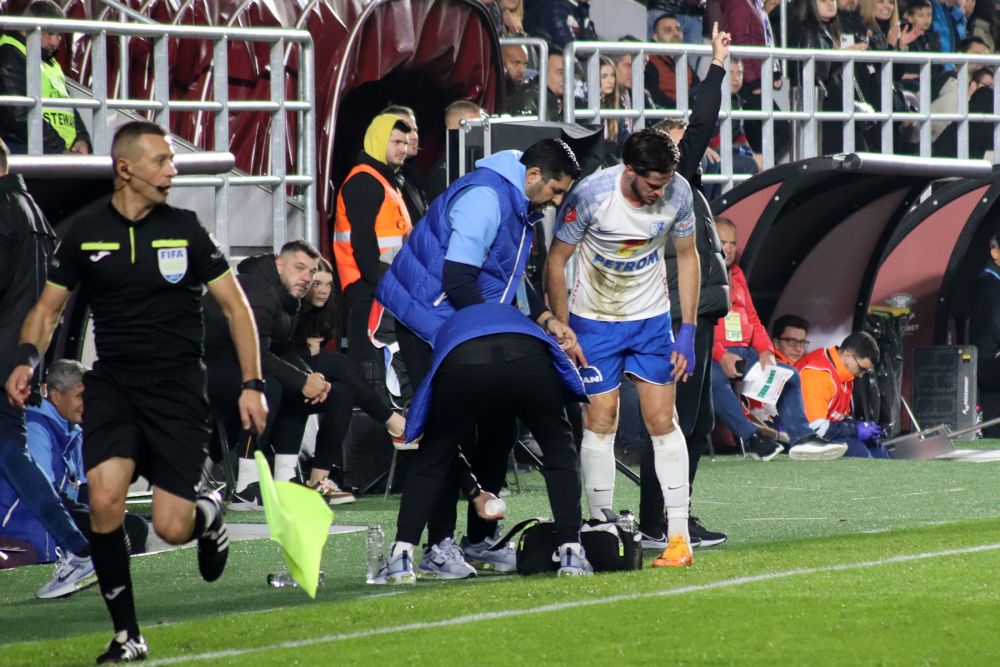 Un "tricolor" a suferit o accidentare dureroasă, altul a fost dezbrăcat de fani, la derby-ul Rapid - Farul!_16