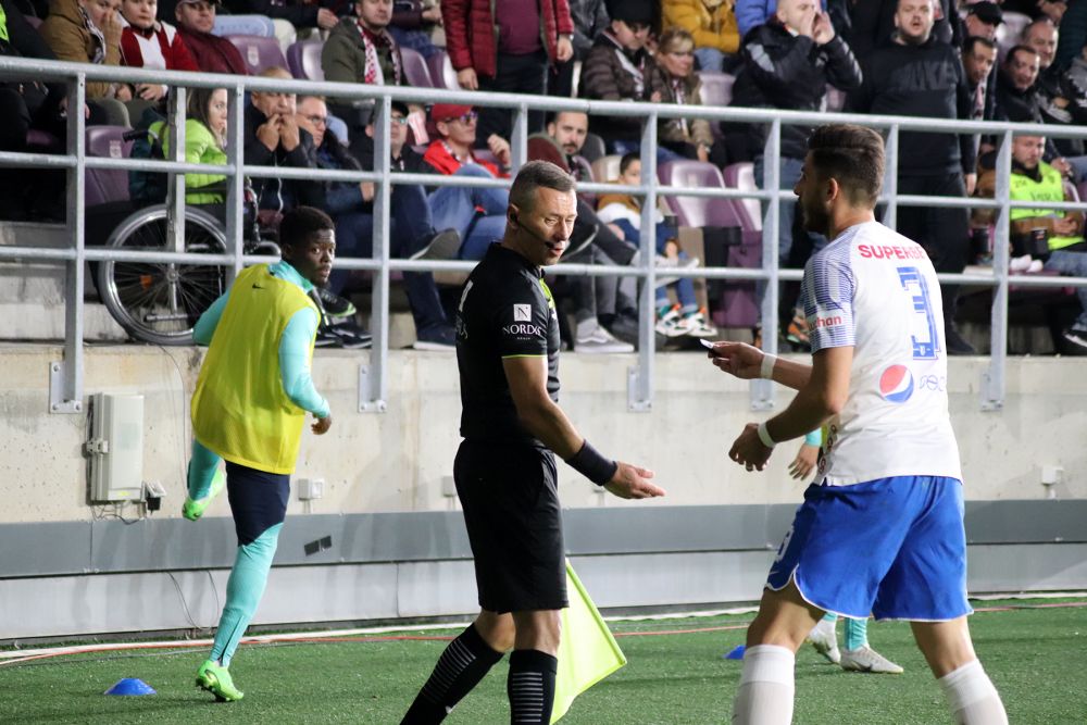 Oficialii Rapidului, nemulțumiți că arbitrul Kovacs nu a oprit meciul din cauza scandărilor rasiste ale galeriei Farului!_7