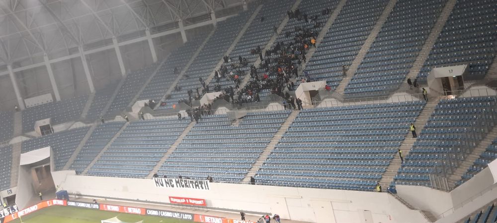 "Nu ne meritați!". Cum au protestat fanii lui FC U Craiova la meciul cu Hermannstadt_4