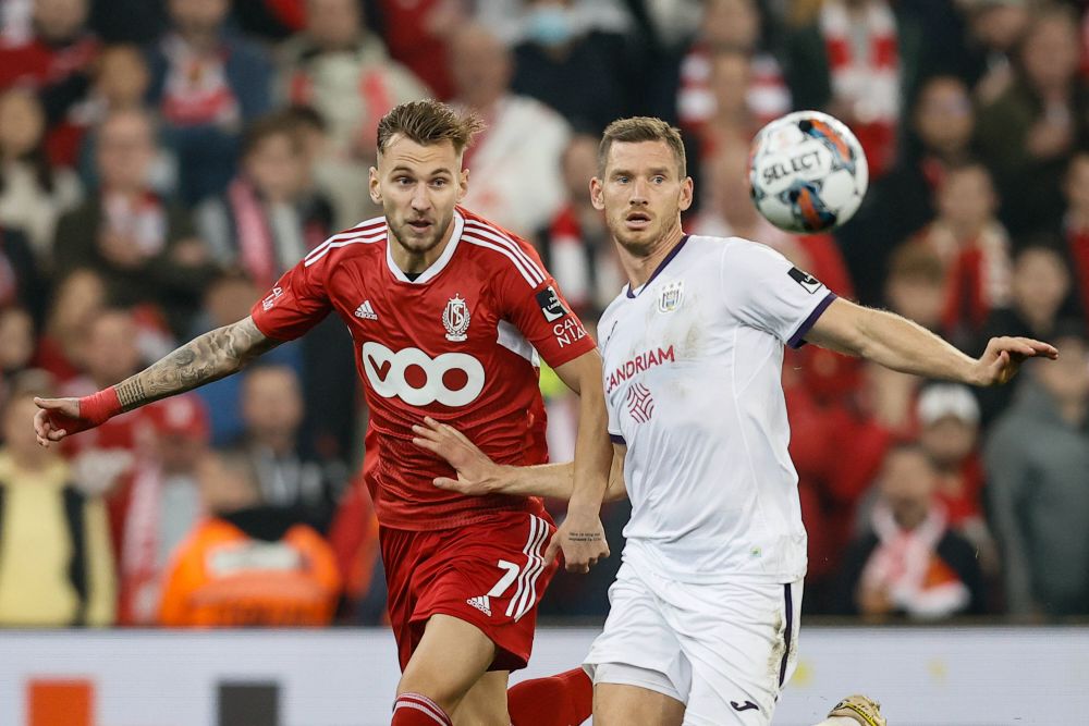 Denis Drăguș, capul răutăților în derby-ul suspendat Standard - Anderlecht! Aproape să fie luat la bătaie de coechipieri_16