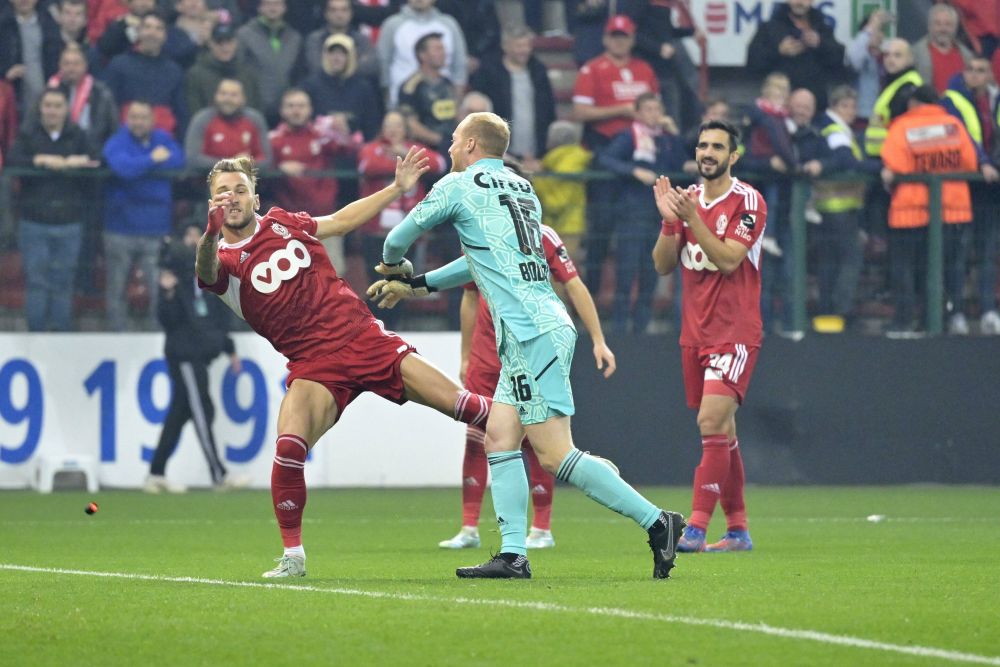 Denis Drăguș, capul răutăților în derby-ul suspendat Standard - Anderlecht! Aproape să fie luat la bătaie de coechipieri_5