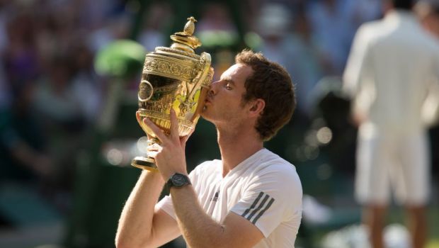 
	Andy Murray &bdquo;l-a dat&rdquo; pe Roger Federer pentru Granit Xhaka: tenismenul britanic, pus pe glume la aterizarea în Basel&nbsp;
