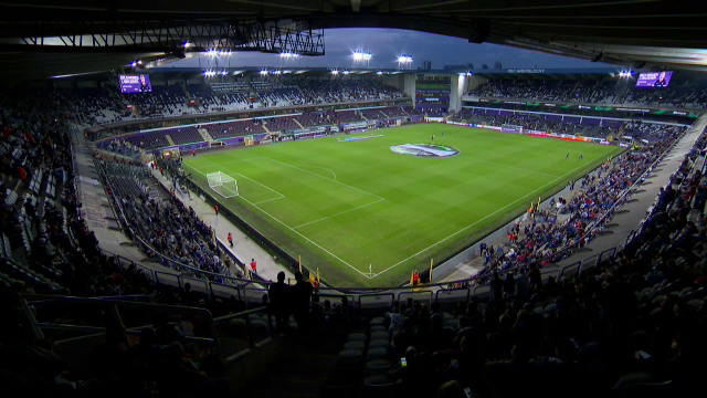 Bannerul afișat de fanii FCSB-ului, în debutul meciului cu Anderlecht_2