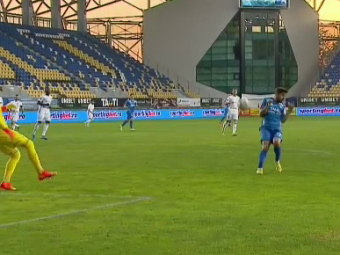 
	Gafă uriașă în Chindia - FC Botoșani! Doru Popadiuc a marcat după ce a fost nimerit de portar
