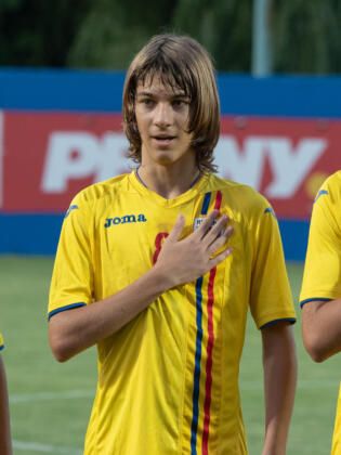 Alexandru Stoian a debutat pentru Farul la 14 ani! Cine este "Blondul", puștiul trimis de Hagi în teren la Craiova_1