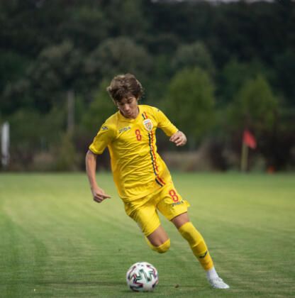 Alexandru Stoian a debutat pentru Farul la 14 ani! Cine este "Blondul", puștiul trimis de Hagi în teren la Craiova_2