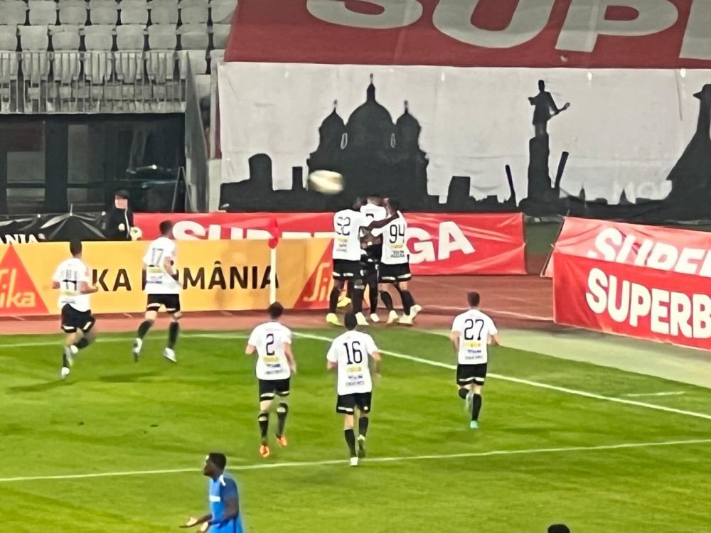 U Cluj, susținută din tribune de Emil Boc. Cum a reacționat la golurile echipei gazdă _6