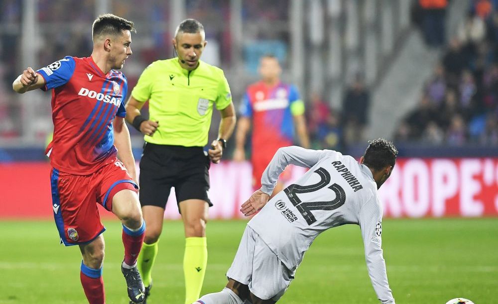 Prestație bună pentru Radu Petrescu la debutul în Champions League! Decizia inspirată luată de 'centralul' român în meciul Barcelonei _2