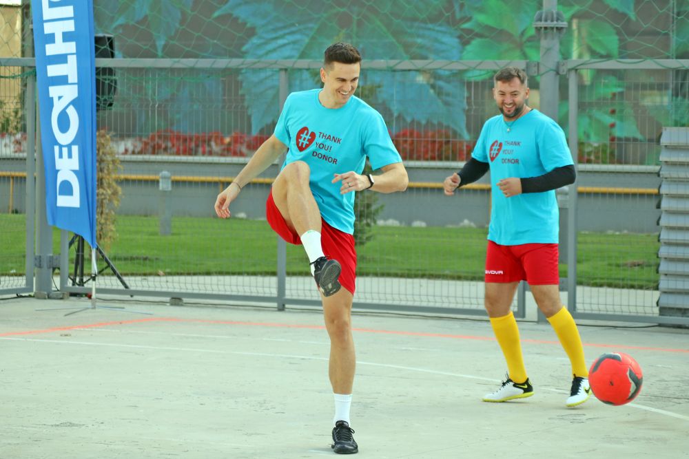 Fotbal ca-n curtea mall-ului! Belodedici, Gardoș, Coman și Varga au făcut spectacol pe ciment, la Obor_1
