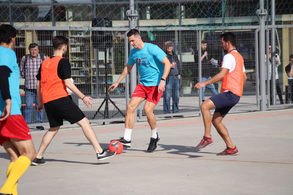 Fotbal ca-n curtea mall-ului! Belodedici, Gardoș, Coman și Varga au făcut spectacol pe ciment, la Obor_21
