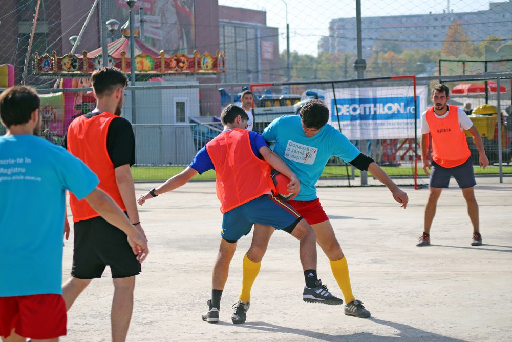 Fotbal ca-n curtea mall-ului! Belodedici, Gardoș, Coman și Varga au făcut spectacol pe ciment, la Obor_36