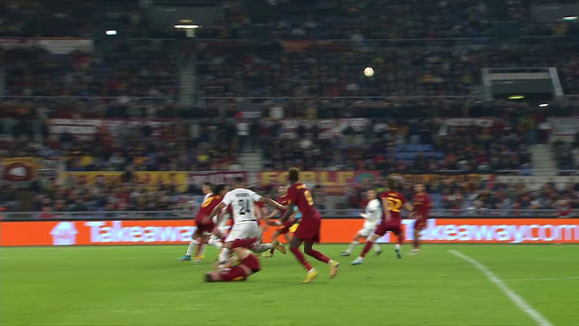 Imagini șocante! Starul lui AS Roma, călcat de un adversar pe gât și față în timpul meciului din Europa League _5