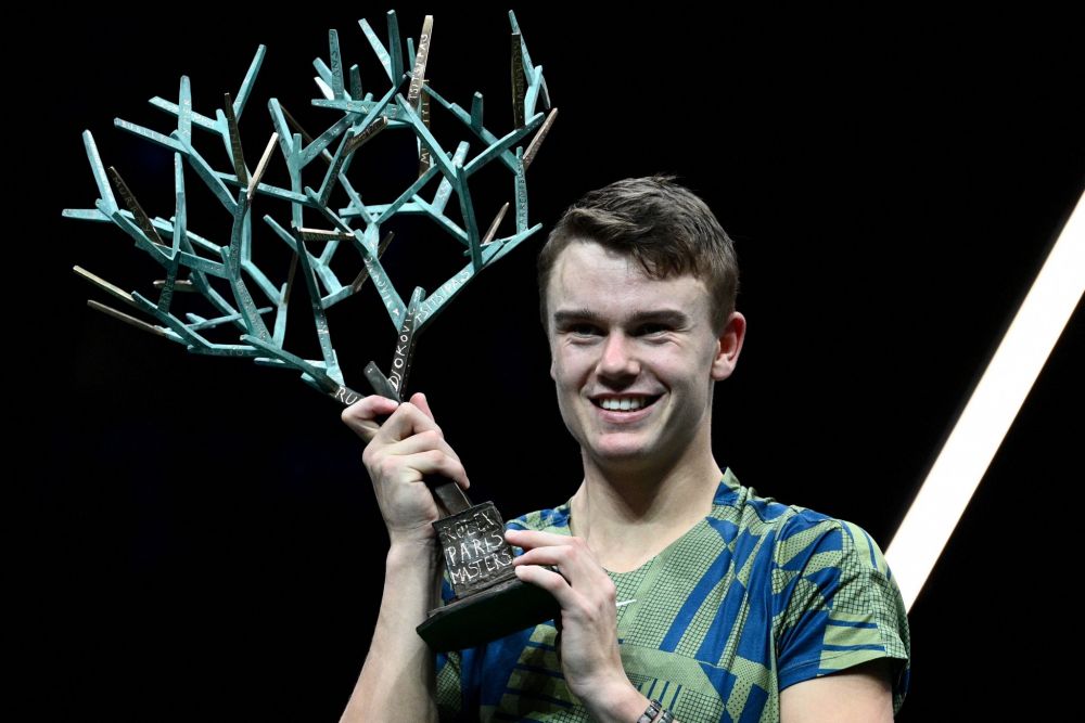Un nou star! La 19 ani, elevul lui Mouratoglou, Holger Rune l-a învins pe Novak Djokovic, în finala Mastersului 1000 de la Paris _10