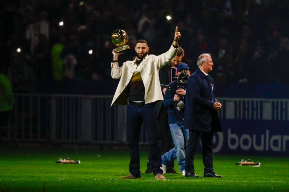 „Balonul de Aur al poporului!” Momente emoționante la meciul lui Olympique Lyon: Karim Benzema și-a prezentat trofeul _2