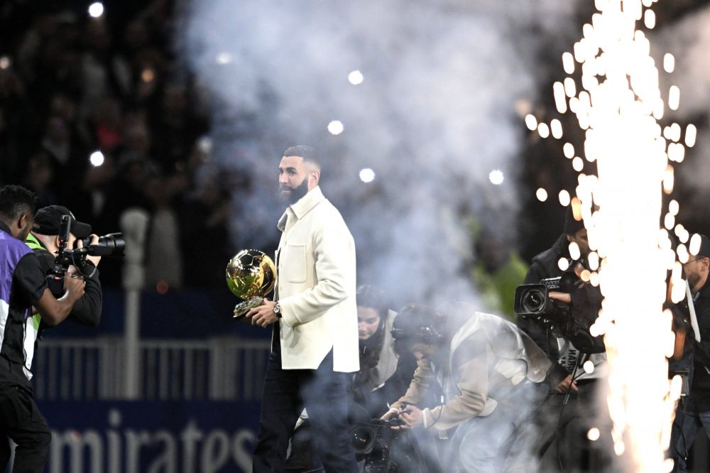 „Balonul de Aur al poporului!” Momente emoționante la meciul lui Olympique Lyon: Karim Benzema și-a prezentat trofeul _12