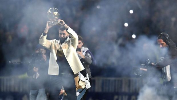 &bdquo;Balonul de Aur al poporului!&rdquo; Momente emoționante la meciul lui Olympique Lyon: Karim Benzema și-a prezentat trofeul&nbsp;