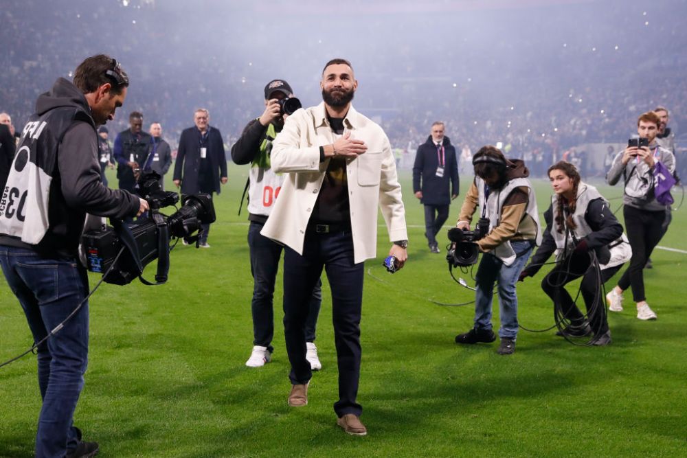 „Balonul de Aur al poporului!” Momente emoționante la meciul lui Olympique Lyon: Karim Benzema și-a prezentat trofeul _6