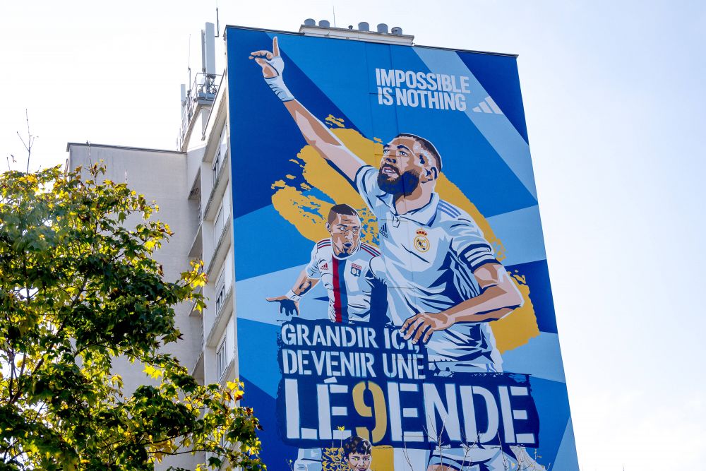 „Balonul de Aur al poporului!” Momente emoționante la meciul lui Olympique Lyon: Karim Benzema și-a prezentat trofeul _8