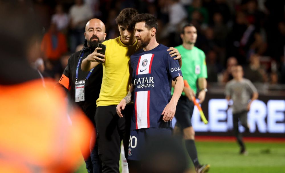 Leo Messi a dezvăluit cum se simte când fanii invadează terenul în timpul meciurilor: „M-au lovit până și pe mine!” _1