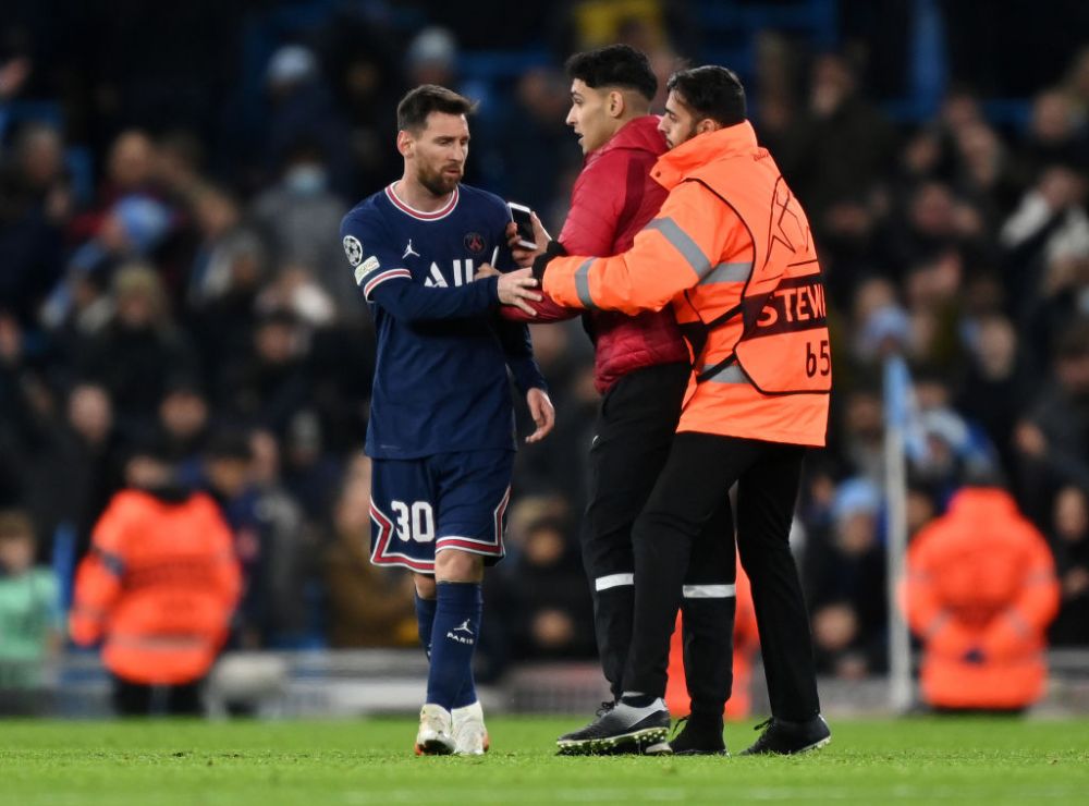 Leo Messi a dezvăluit cum se simte când fanii invadează terenul în timpul meciurilor: „M-au lovit până și pe mine!” _12