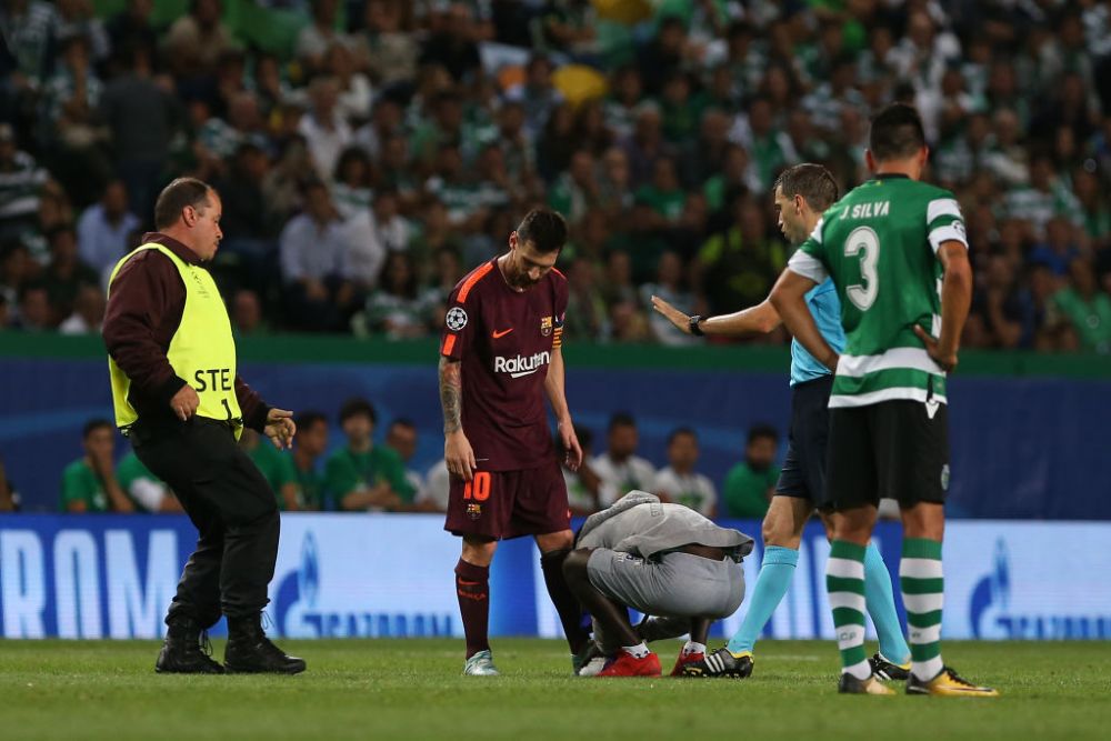 Leo Messi a dezvăluit cum se simte când fanii invadează terenul în timpul meciurilor: „M-au lovit până și pe mine!” _5