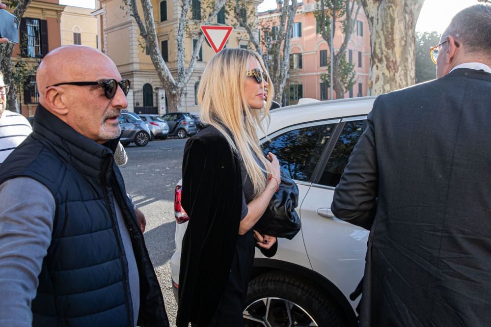 Divorț cu scandal: Ilary Blasi și Francesco Totti, față în față la tribunal! Ea i-a furat ceasurile Rolex, el i-a ascuns gențile și pantofii _4