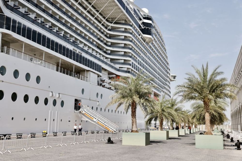 Imagini de senzație cu vasul de croazieră de un miliard de lire pe care vor sta soțiile englezilor în Doha! Cât costă un pachet de cazare_1