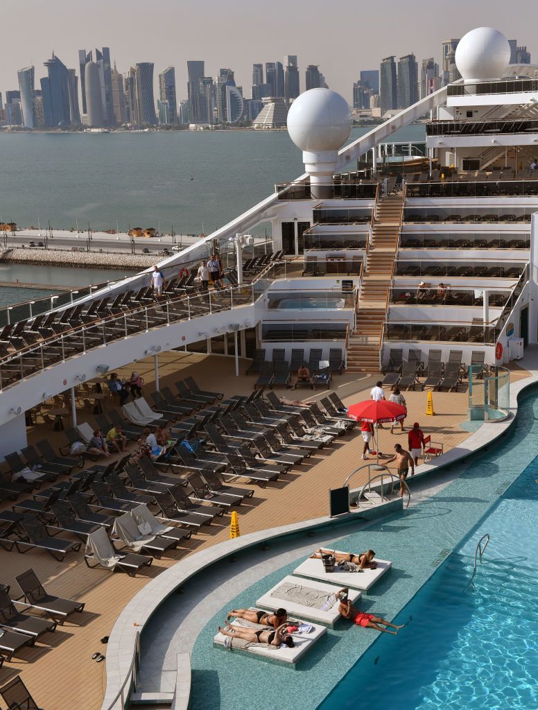 Imagini de senzație cu vasul de croazieră de un miliard de lire pe care vor sta soțiile englezilor în Doha! Cât costă un pachet de cazare_6