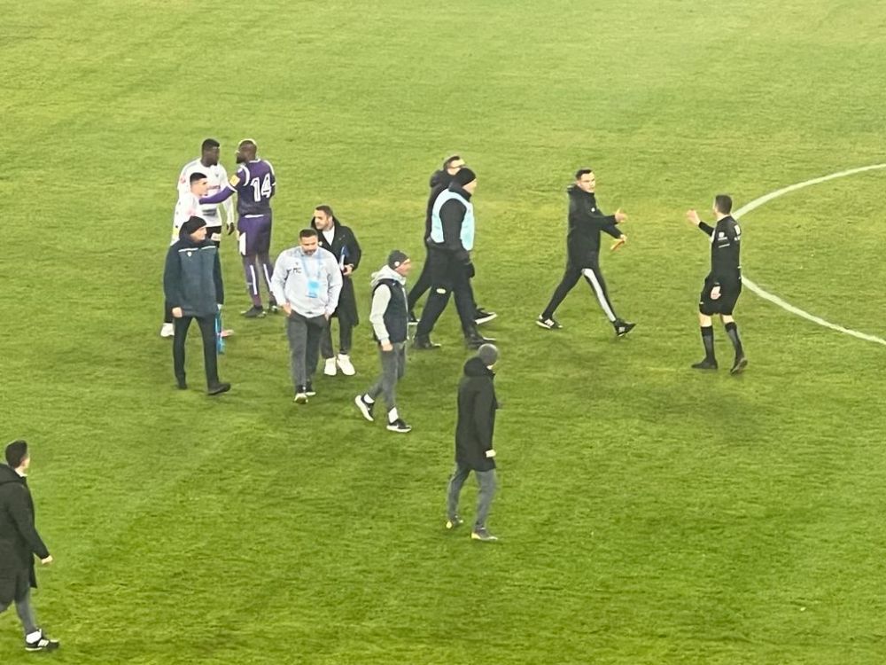 Eugen Neagoe s-a repezit la Marius Croitoru după U Cluj - FC Argeș! Antrenorul ardelenilor, ținut cu greu_19