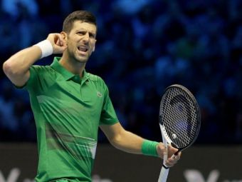 
	&bdquo;Tenismenul din gumă&rdquo;, Novak Djokovic i-a uluit pe italieni, învingându-l pe Stefanos Tsitsipas din unghiuri imposibile
