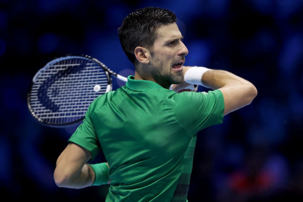 „Tenismenul din gumă”, Novak Djokovic i-a uluit pe italieni, învingându-l pe Stefanos Tsitsipas din unghiuri imposibile_3