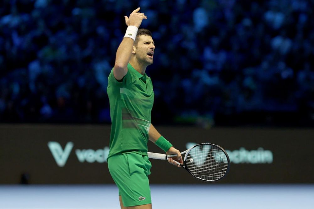 „Tenismenul din gumă”, Novak Djokovic i-a uluit pe italieni, învingându-l pe Stefanos Tsitsipas din unghiuri imposibile_4